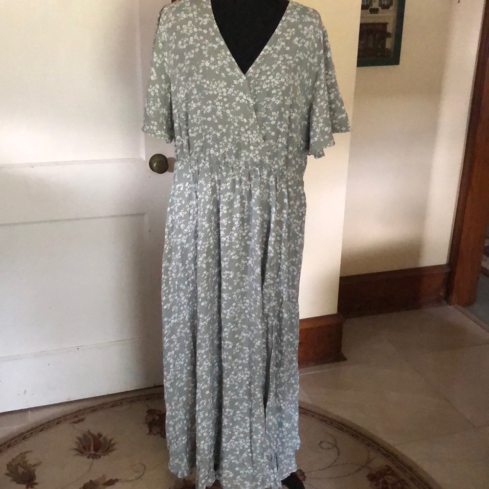 BloomChic dress size 18/20 NWT Ptp 24”